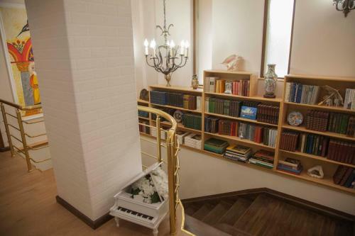 Hin Yerevantsi Hotel