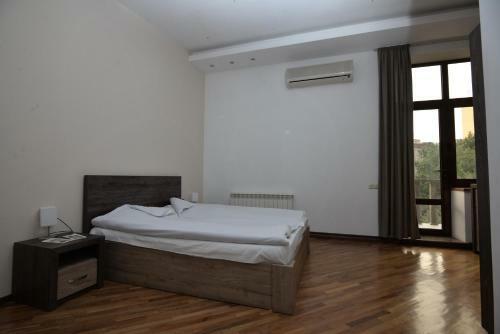 City Hotel By Picnic