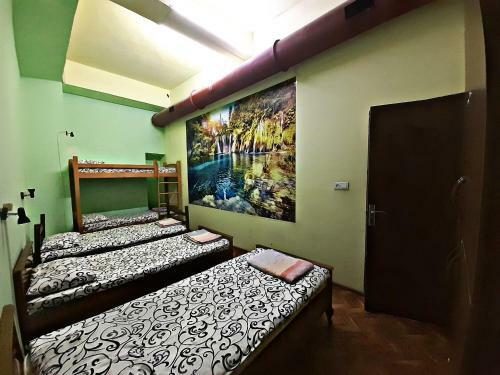Republic Square Hostel And Tours