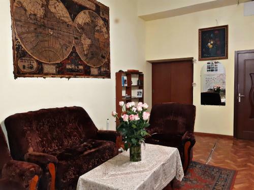 Republic Square Hostel And Tours