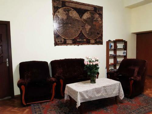 Republic Square Hostel And Tours