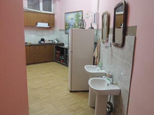 Republic Square Hostel And Tours