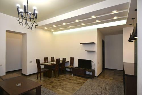 Freedom Apartment On Nalbandyan Street