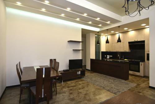 Freedom Apartment On Nalbandyan Street
