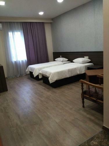Hostal Riverside Guest House