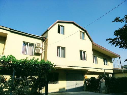 Hostal Riverside Guest House