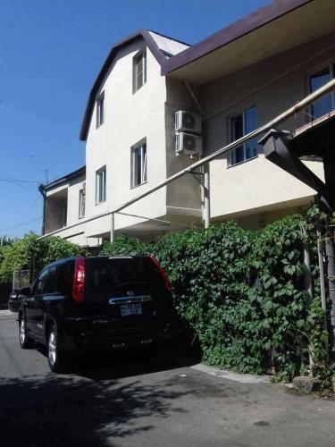 Hostal Riverside Guest House