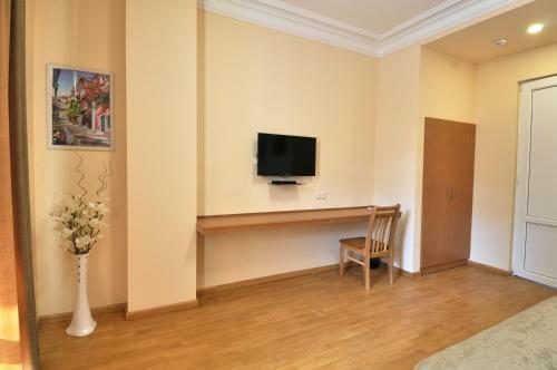 Albert House Hotel And Tours