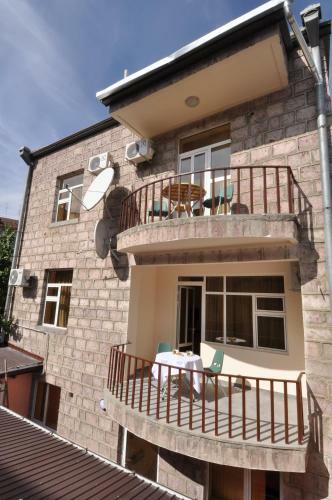 Albert House Hotel And Tours