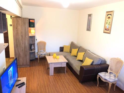 Apartment Near Cascade And Opera, In The Centre