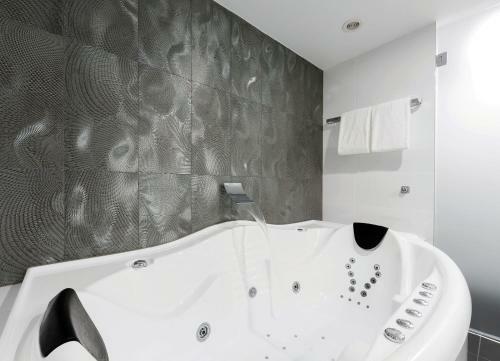 Avenue Hotel Canberra