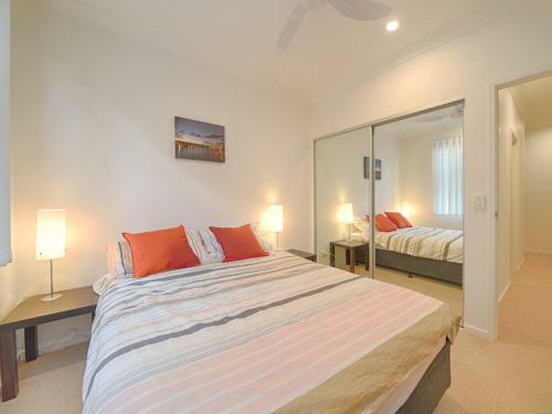Villa Emerald Lakes Retreat