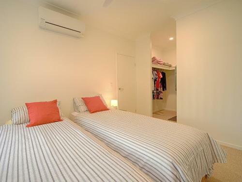 Villa Emerald Lakes Retreat