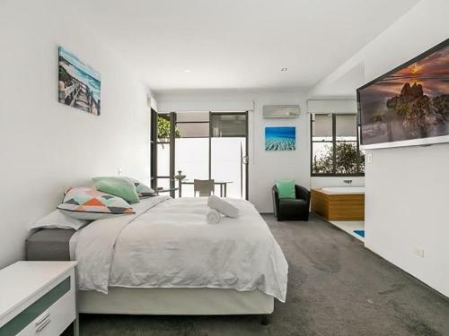 Hostal Luxury Waterfront Home