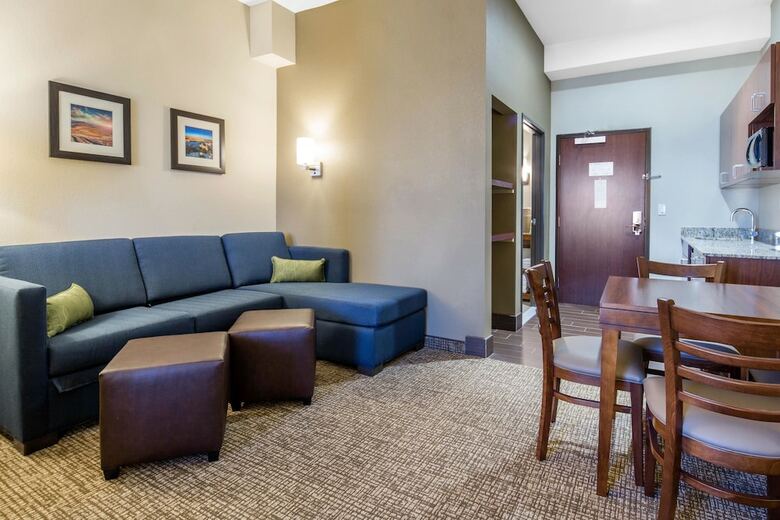 Hotel Comfort Inn & Suites