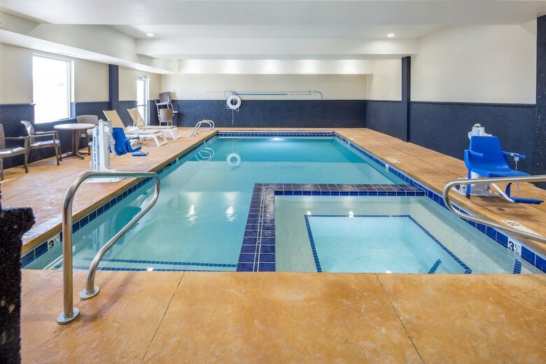 Hotel Comfort Inn & Suites