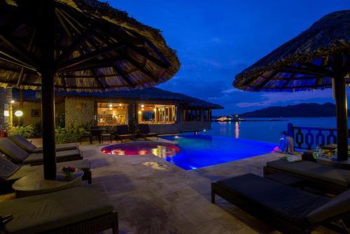 Le Grand Bleu Villas