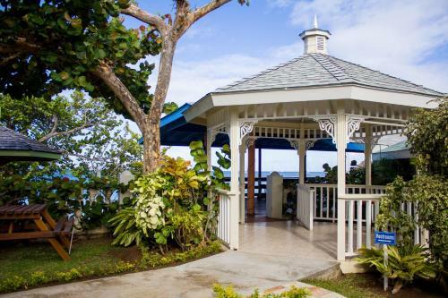 Hotel Bay Gardens Beach Resort