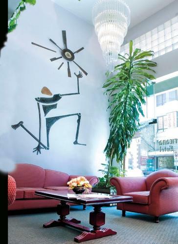 Americana Hotel
