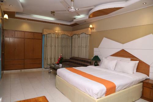 Hotel Golden Deer