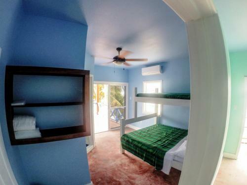 Sandbar Beachfront Hostel & Restaurant