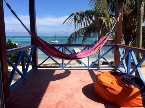 Sandbar Beachfront Hostel & Restaurant