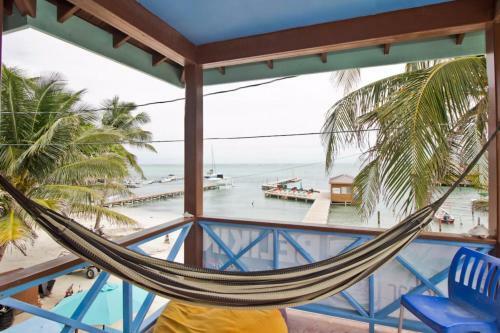 Sandbar Beachfront Hostel & Restaurant