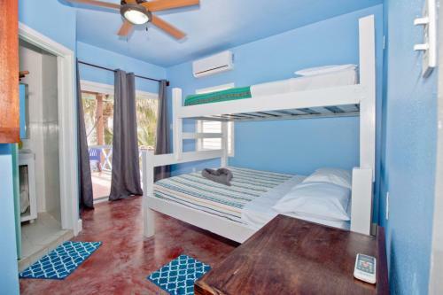 Sandbar Beachfront Hostel & Restaurant