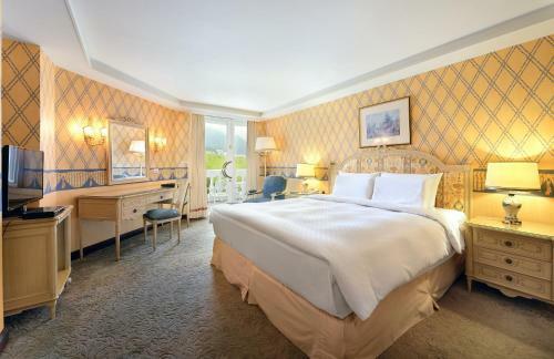 Le Midi Hotel Chitou