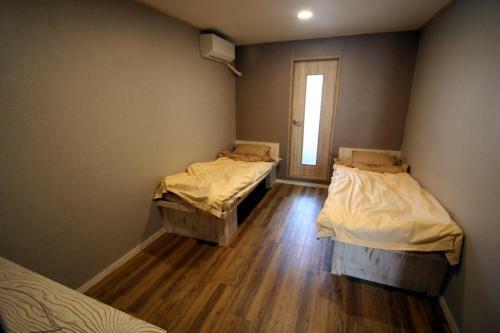 Hostal Grape Garden House