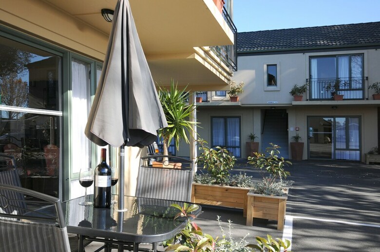 Courtesy Court Motel