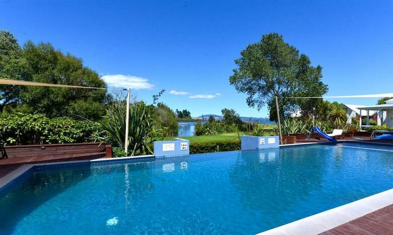 Hotel Twinlake Villas