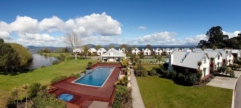 Hotel Twinlake Villas