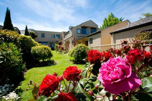 Aparthotel Garden Court Suites & Apartments