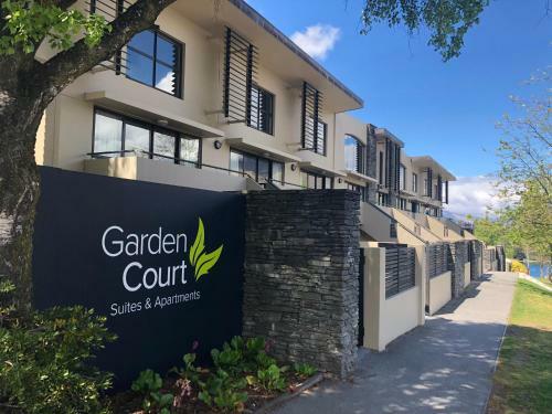 Aparthotel Garden Court Suites & Apartments