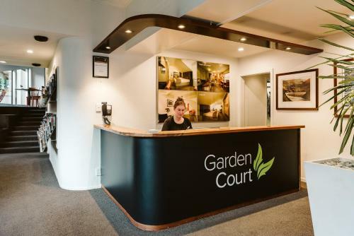 Aparthotel Garden Court Suites & Apartments