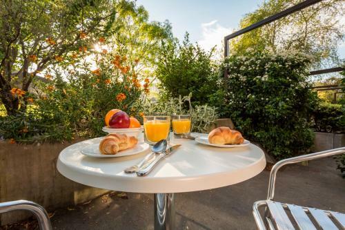 Aparthotel Garden Court Suites & Apartments