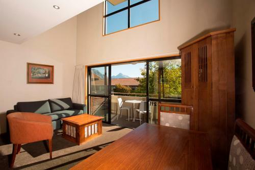 Aparthotel Garden Court Suites & Apartments
