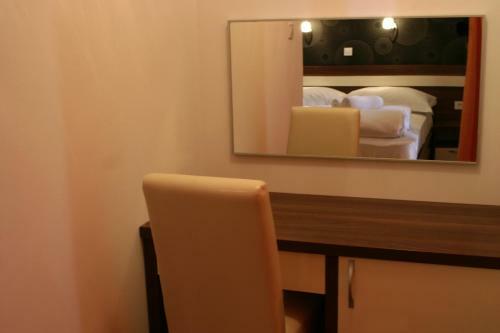 Hostal Golden Lakes Rooms