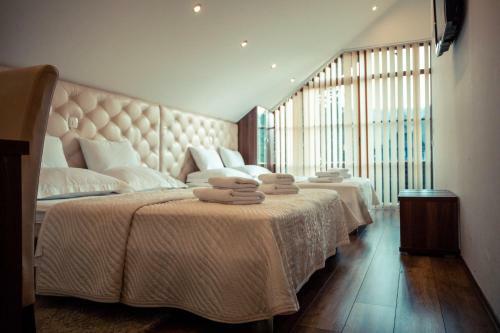 Hostal Golden Lakes Rooms