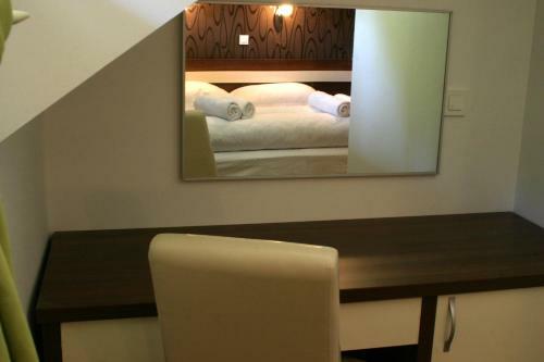 Hostal Golden Lakes Rooms