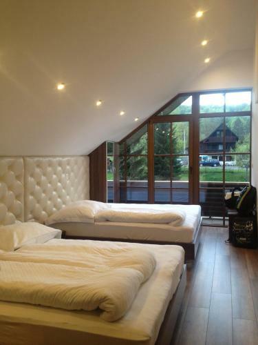 Hostal Golden Lakes Rooms