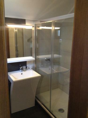 Hostal Golden Lakes Rooms