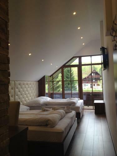 Hostal Golden Lakes Rooms