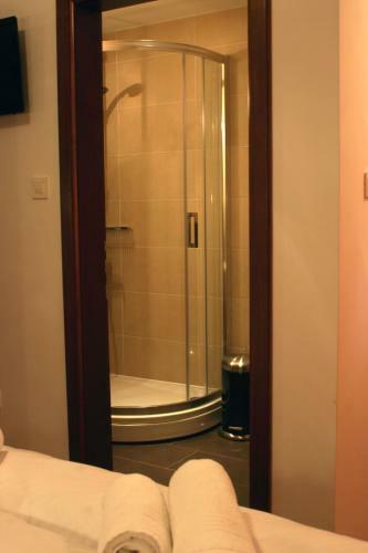Hostal Golden Lakes Rooms
