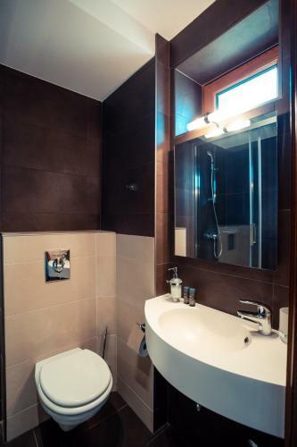 Hostal Golden Lakes Rooms