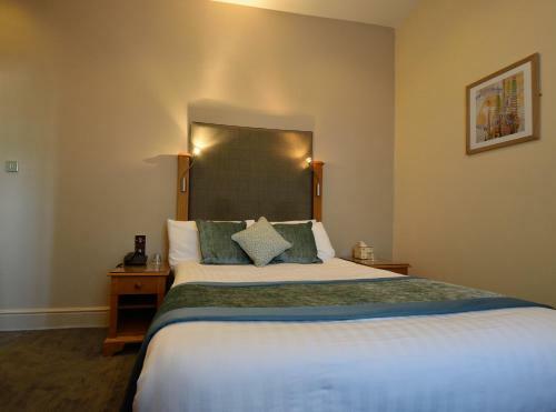 Queens Court Hotel