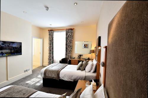 Queens Court Hotel