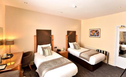 Queens Court Hotel