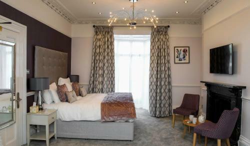 Queens Court Hotel